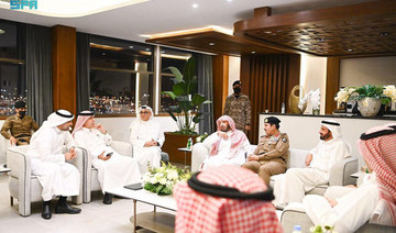 Hajj minister Dr. Tawiq Al-Rabiah receives officials, security leaders in Mina. (SPA)