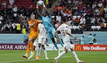 Netherlands see off sorry Qatar to reach World Cup last 16