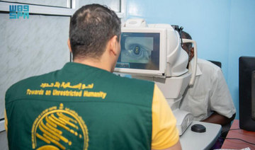 A KSrelief center volunteer treats patients in Yemen's Socotra region. (SPA)