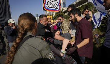 Israeli police crack down, clash with anti-Netanyahu protest