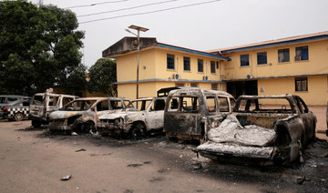 Suspected separatist militants kill four Nigerian police officers, two civilians