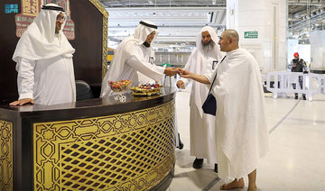 Inaugural flight to Makkah carrying 340 Pakistani pilgrims touches down at Jeddah airport 