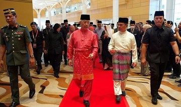 Malaysia’s king and the Saudi ambassador to Kuala Lumpur bid farewelll to Malaysian Hajj pilgrims traveling to the Kingdom.