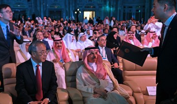 First day of Arab-China conference sees signing of 30 deals worth $10 billion