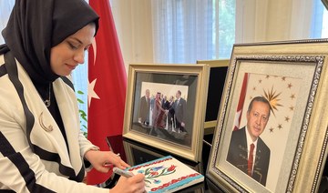 Turkish Embassy hosts Ottoman motifs painting workshop