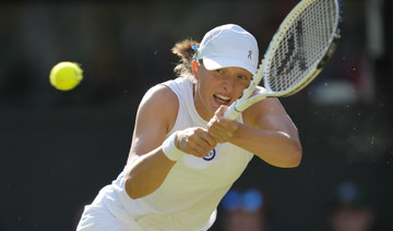 No. 1 Iga Swiatek comes back to beat Belinda Bencic and reach the Wimbledon quarterfinals