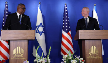 Israeli Minister of Defence Yoav Gallant (R) and US Secretary of Defense Lloyd Austin deliver a statement in Tel Aviv.