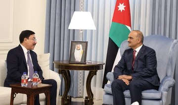 Iraqi central bank chief meets with Jordanian PM, counterpart