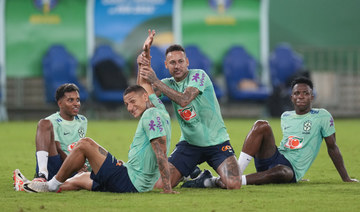 Luis Suárez scores twice for Gremio at the Maracanã, next stop