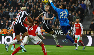 Newcastle inflict first defeat on Arsenal, Fernandes rescues Man Utd