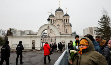 Hundreds arrive for Navalny funeral despite Kremlin warning