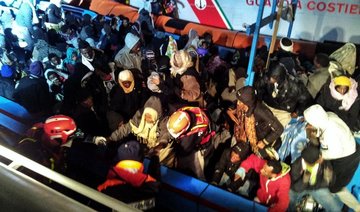 400 African migrants arrive on Italian island