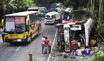 20 killed, 44 injured in Philippine road accident