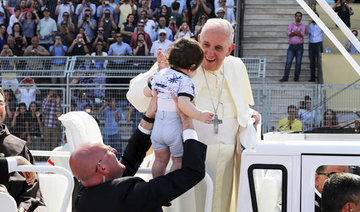 Pope Francis urges return to Syria peace talks