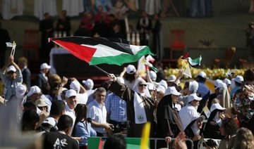 Pope lands in Bethlehem, nod to Palestinian state