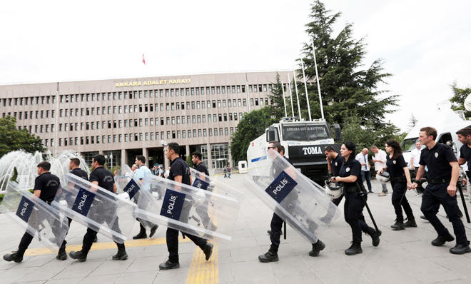 Turkey arrests 60 businessmen for alleged Gulen ties