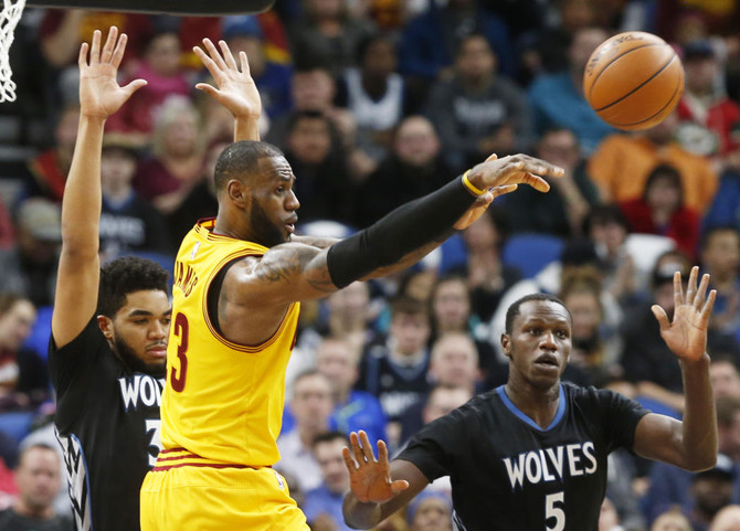 LeBron James helps carry Cavs, Jimmy Butler shines in return