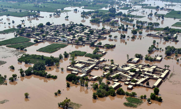 Pakistan evacuates thousands as floods hit plains