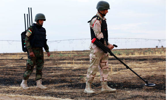Kurds hail US arms drop as Turkey boosts Kobane battle