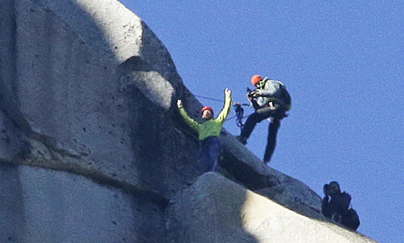 2 men reach top of Yosemite’s El Capitan in historic climb