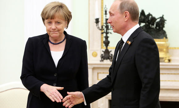 Putin defends notorious Nazi-Soviet pact