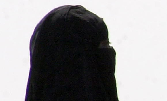 Woman ends life at Makkah shelter