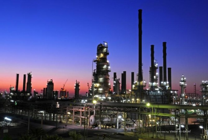 Kuwait revenues drop by nearly half on oil slide