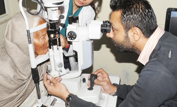 ’Botched’ India cataract surgery leaves 15 with sight loss