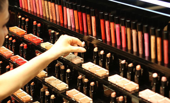 Women spend massive sums on cosmetics in Saudi Arabia