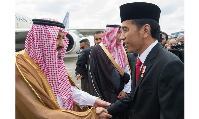 Crowds welcome King Salman in Indonesia