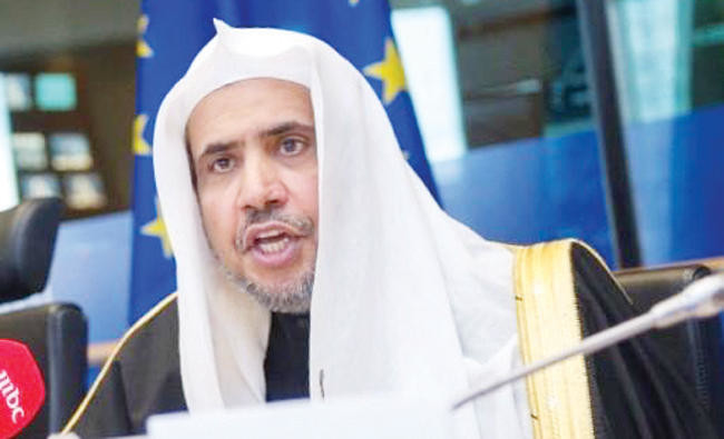 Muslims abroad must respect law on veils, MWL chief reiterates