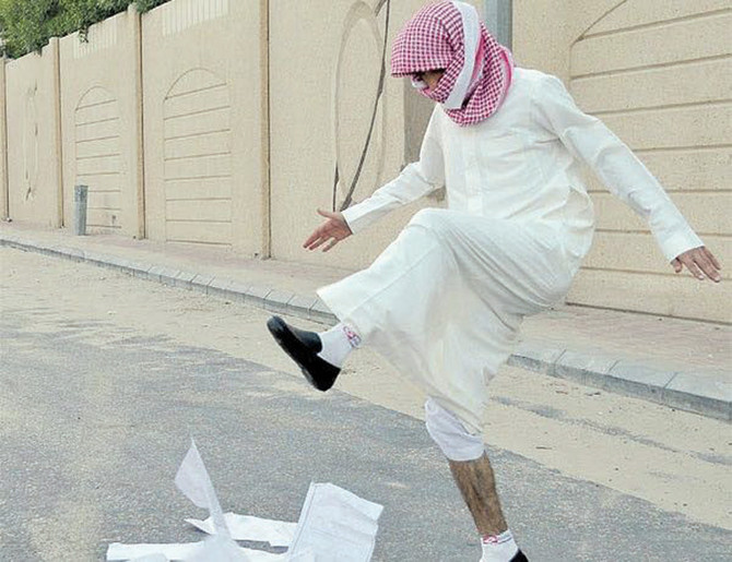 After video of book-ripping goes viral, expert calls for reform in Saudi education system