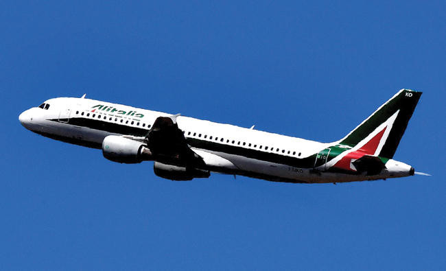 Alitalia strike grounds 200 flights