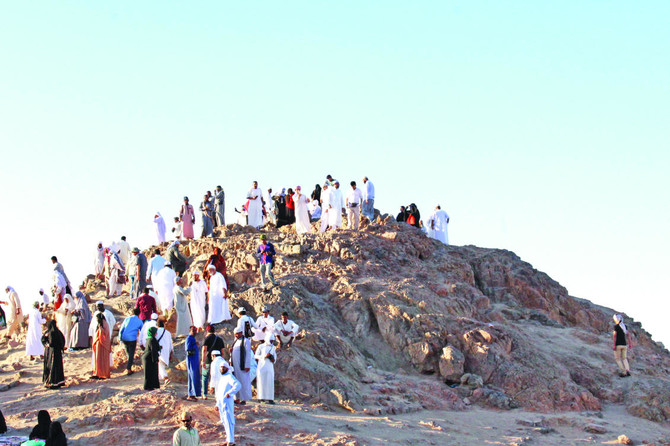 Pilgrims flock to historic Uhud battle site