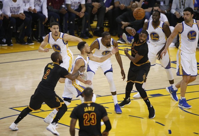Warriors rout Cavs to post 2-0 series lead