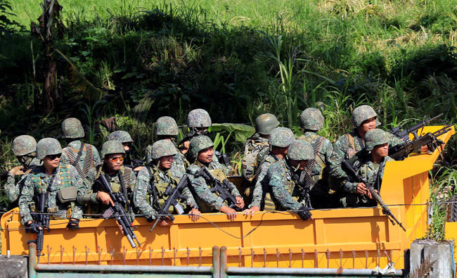 US troops on ground in war-ravaged Philippine city
