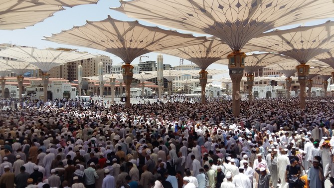 Friday sermon: Imams of the Two Holy Mosques remind Muslims of Zakat Al-Fitr