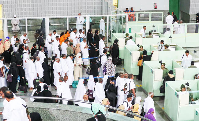 First Qatari pilgrims arrive in Saudi Arabia