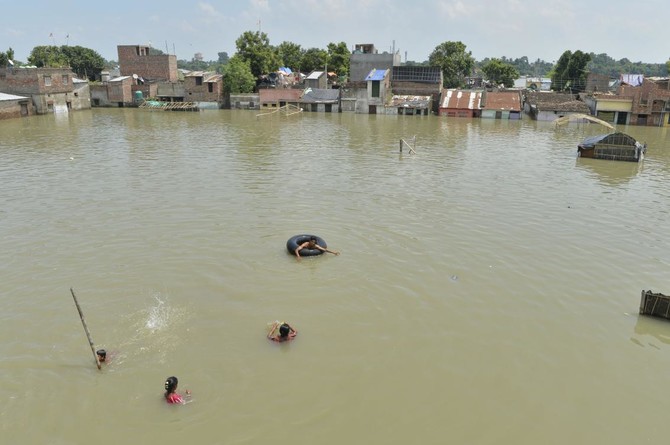 Death toll from South Asia flooding tops 1,000 | Arab News