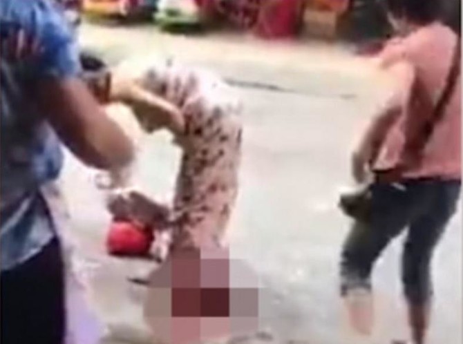 Woman in China ‘gives birth while shopping’ in shocking viral video