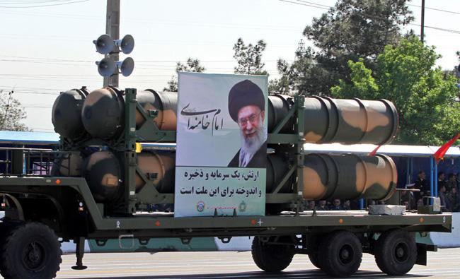Iran flaunts S-300 air defense missile system