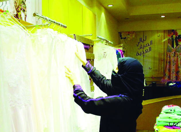 Over 159,000 Saudi women employed in wholesale and retail sector in 2016