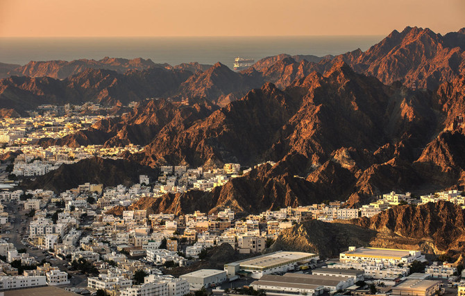 Oman slashes minimum wage requirement for expats bringing in families