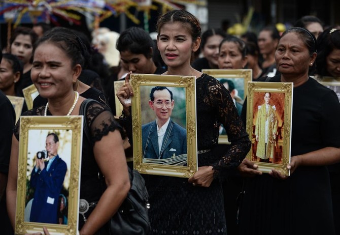 Thousands queue to pay last respects to Thailand’s late King Bhumibol