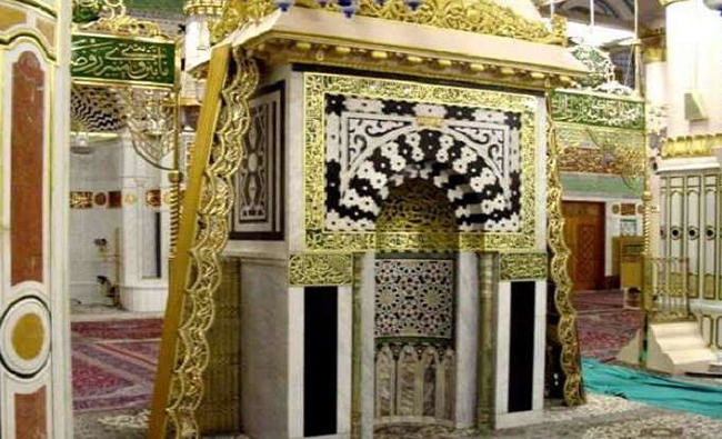 After 25 years, imam of Prophet’s Mosque back to original mihrab
