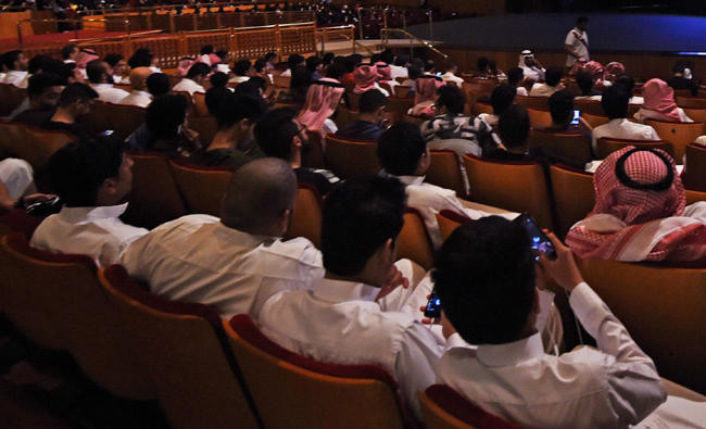 Top Saudi artists delighted at cinema reopening