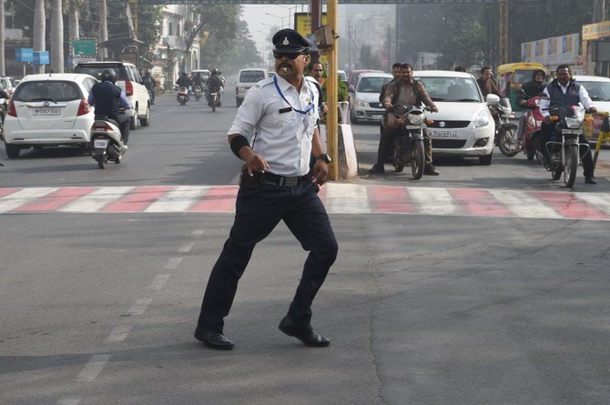 À la Michael Jackson: India’s ‘moonwalking’ traffic cop turns heads