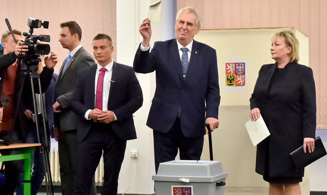 Czech presidential vote: Zeman scores with anti-immigration talk