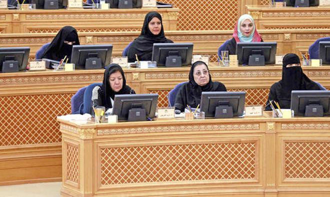 Shoura female members call for equal pay for Saudi women in private sector