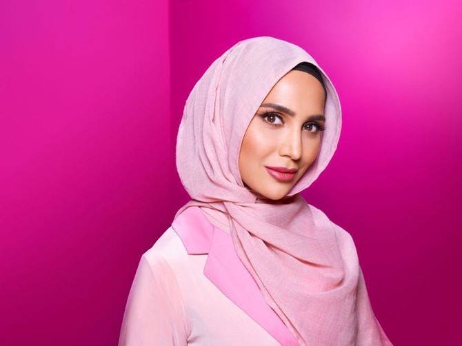 Hijab-wearing blogger stars in new L'Oreal campaign | Arab News